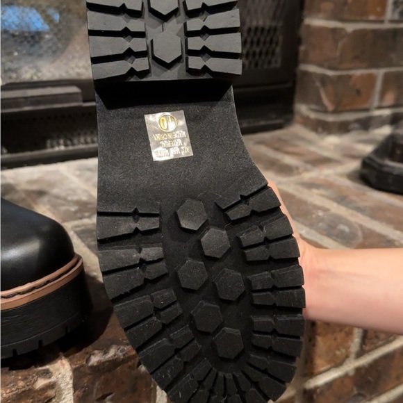 Black platform boots - Picture 2 of 2